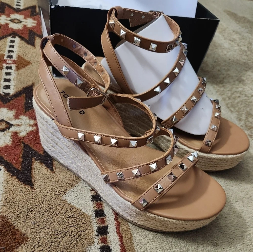 Torrid Studded Gladiator Flatform Sandals 8.5 WW NIB